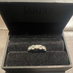 14 Kt White gold diamond infinity Ring